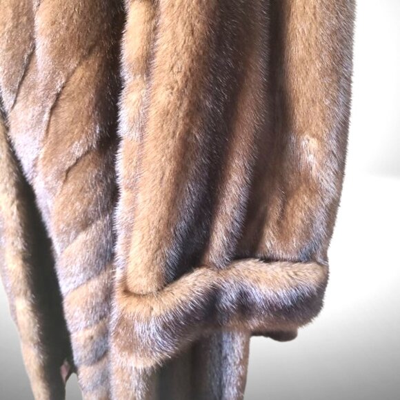 Adriana Furs Genuine Fur Coat – Made in Canada – Size 10–14 (Roomy) – Excellent - Picture 13 of 16